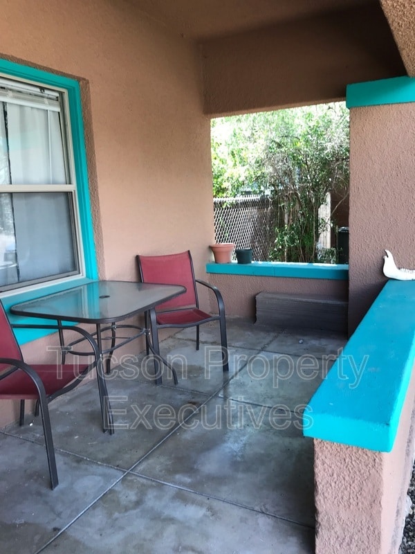 Building Photo - 722 E Drachman St