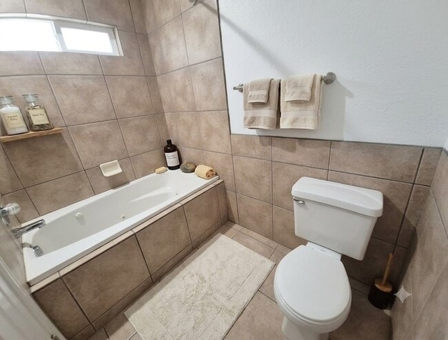 staged bath 1 table mountain townhomes - Table Mountain Townhomes