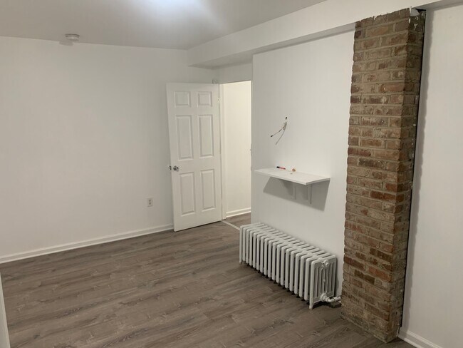 Building Photo - 2 Hollowbrook Plz