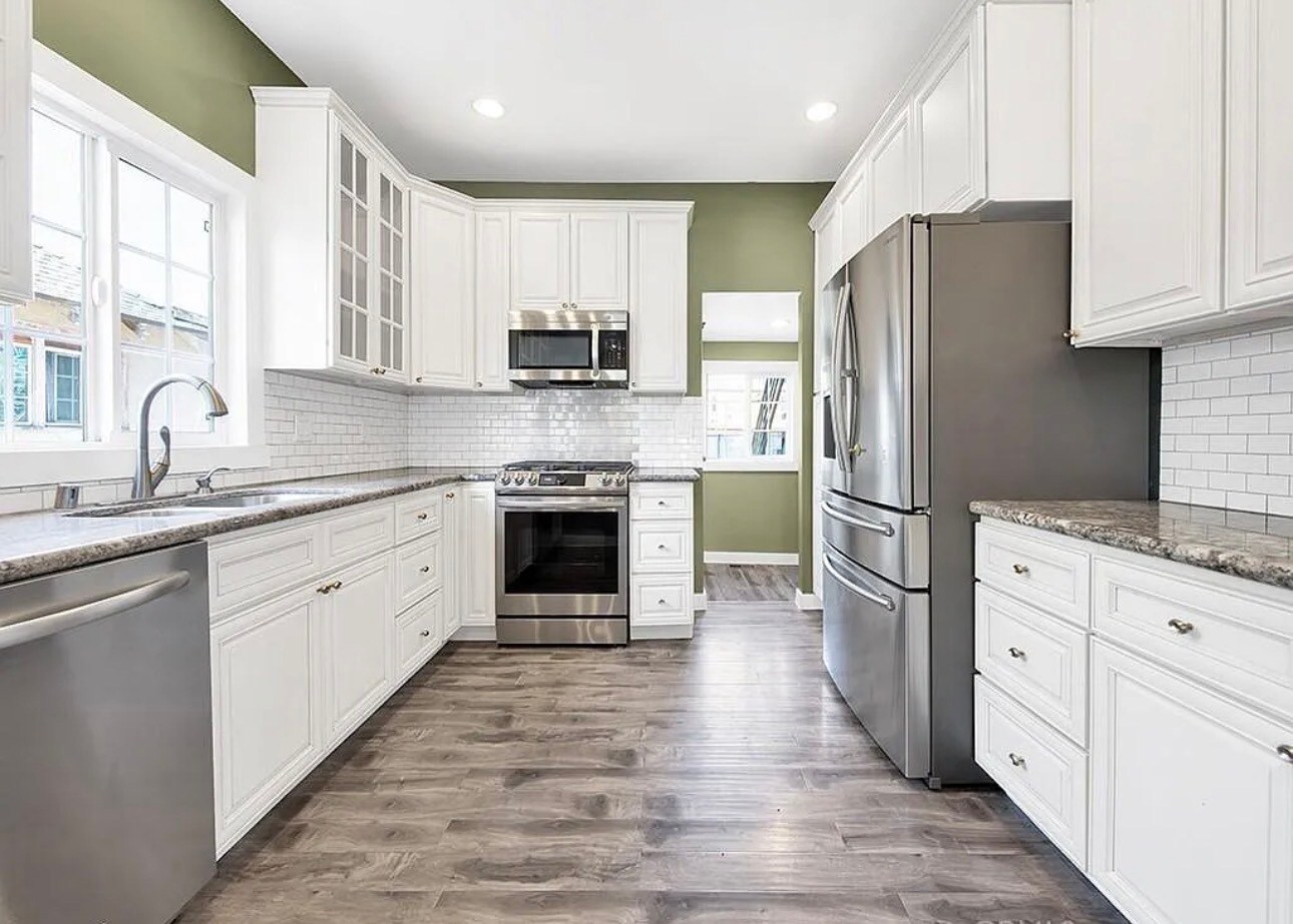 Building Photo - 131 E Ave 45