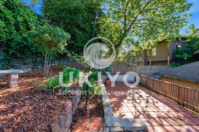 Building Photo - 860 Portal Ave