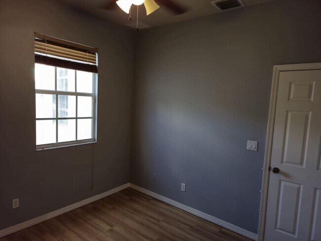 Building Photo - Prime Location & Modern Comfort in Greenacres! 3 Bed 2.5 Bath Townhouse