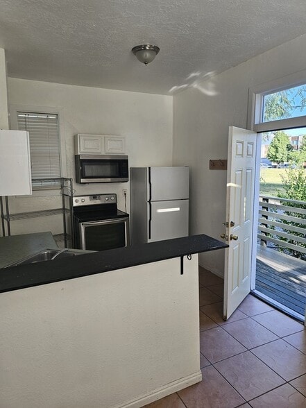 Building Photo - 161 W 900 S
