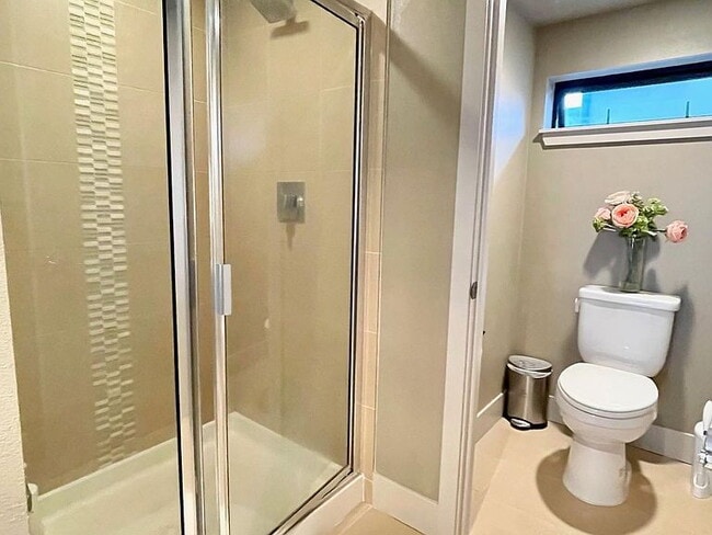 Building Photo - 107B 13th Ave E