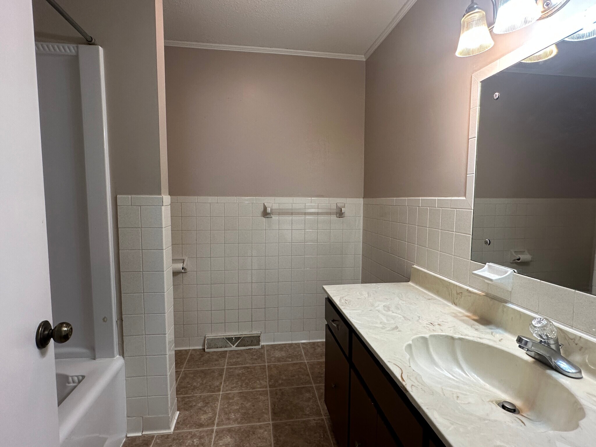 Full Bath Upstairs - 103 Skyview Dr