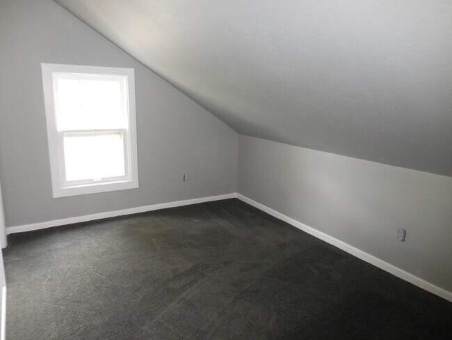 Building Photo - 16093 SW Roy Rogers Rd