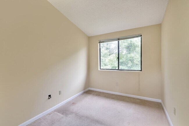 Building Photo - 123 Turtle Creek Rd