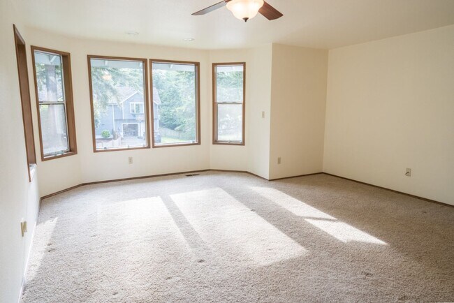 Building Photo - 4bd/2.5ba Sammamish Home