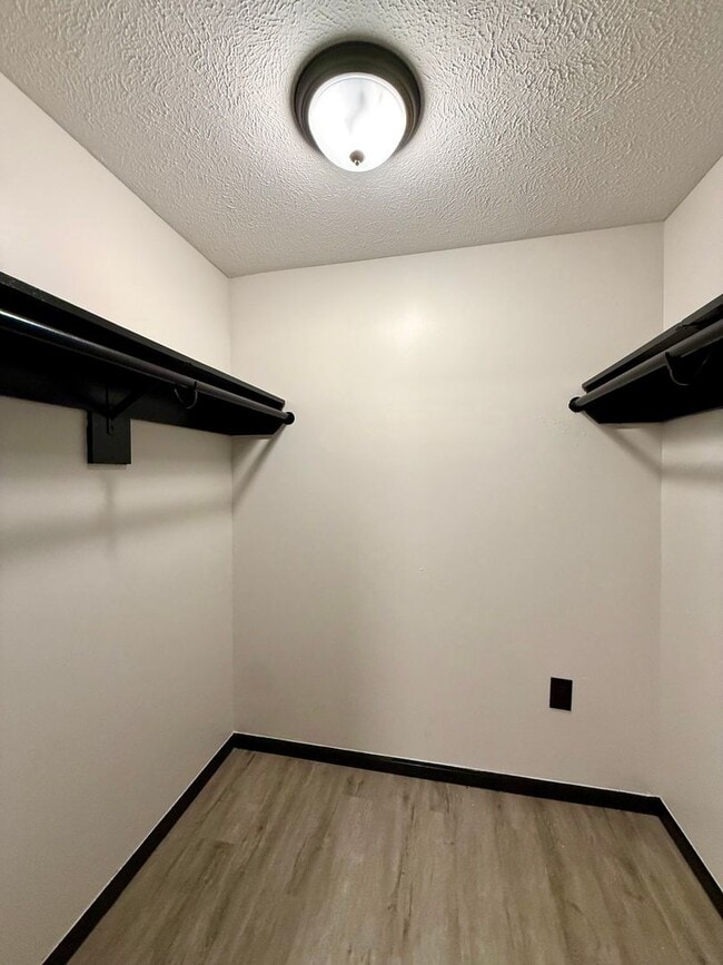 Building Photo - Beautifully Remodeled West Side Home | 3 Bedroom + Finished Basement Space