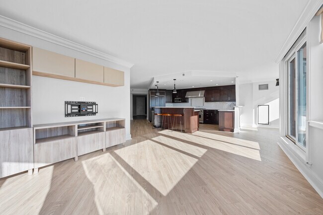 Building Photo - 25 Forest St