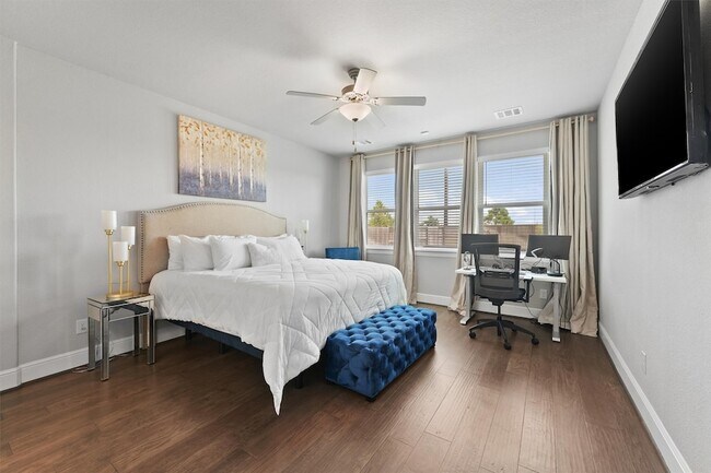 Building Photo - 4050 Shackleton Ct