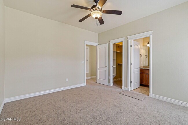 Building Photo - 6285 Wildwood Ct
