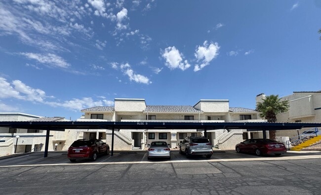 Building Photo - 3-Bedroom Condo with Spectacular Views in ...