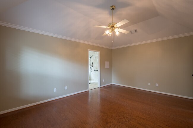 Building Photo - 16015 Lausanne Dr