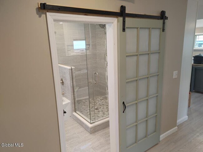 Building Photo - 122 N Ferry St