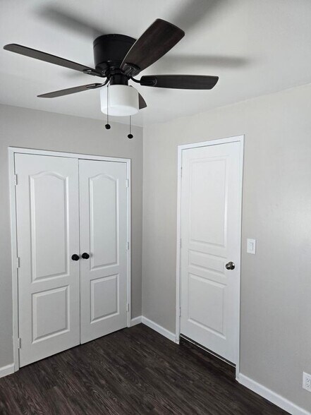 Building Photo - 442 E Arrow, 1/2
