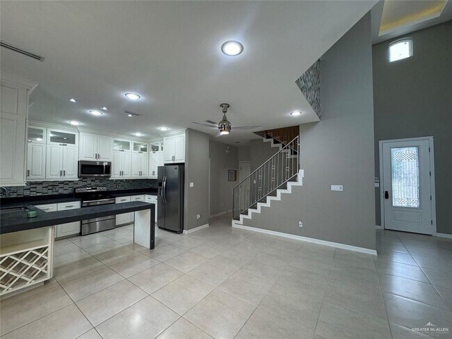 Building Photo - 2316 Corales St