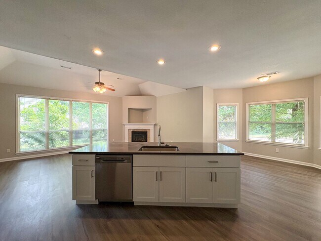 Building Photo - 4 bed, 3 bath in Bartlett with a BONUS room