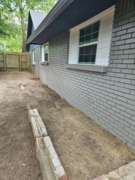 Building Photo - 3737 N Garrison Ave
