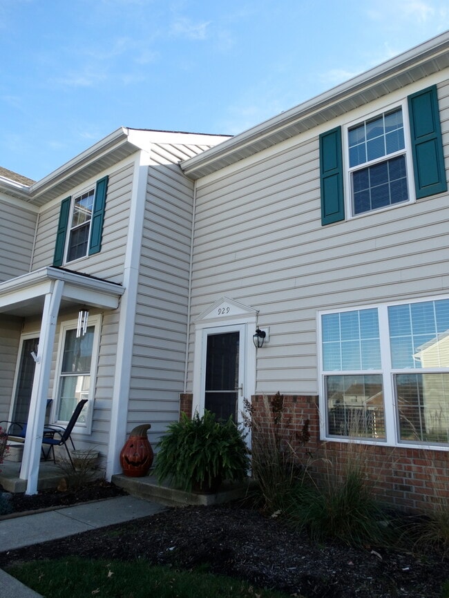 Primary Photo - Beautifully remodeled 2BD, 2.5BA, Polaris ...