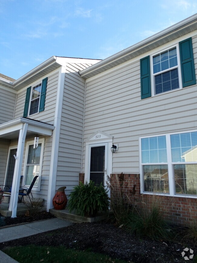Building Photo - Beautifully remodeled 2BD, 2.5BA, Polaris ...