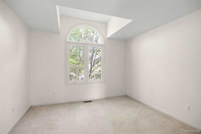 Building Photo - 24084 Westmont Dr