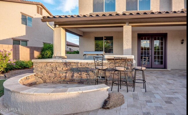 Building Photo - 702 W San Carlos Way