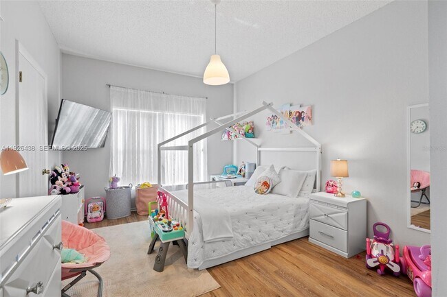 Building Photo - 128 Emeraldview Ave