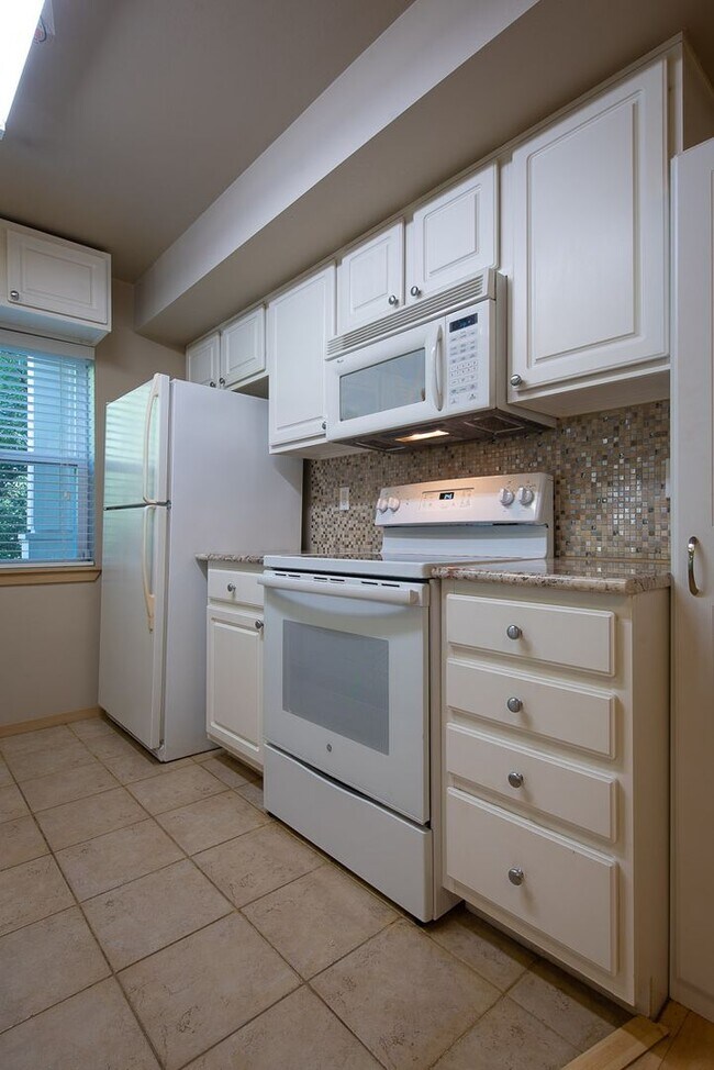 Building Photo - Fabulous Lakemont 2 Bed Condo for Lease!