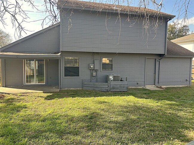 Building Photo - 19906 Rising Star Dr