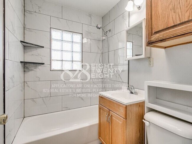 Building Photo - AVAILABLE NOW! Super Cute 2 Bed/1 Bath with HUGE backyard in Bethany!