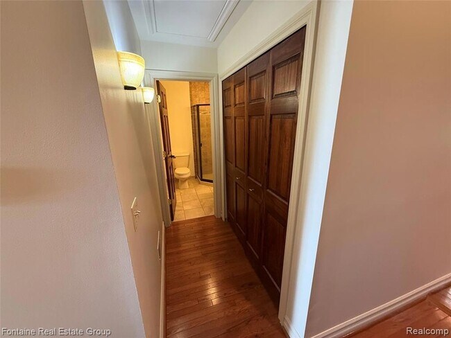 Building Photo - 107 W Grand River Ave