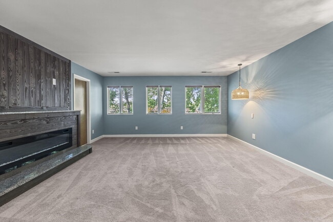 Building Photo - 1233 Sherborne Pl