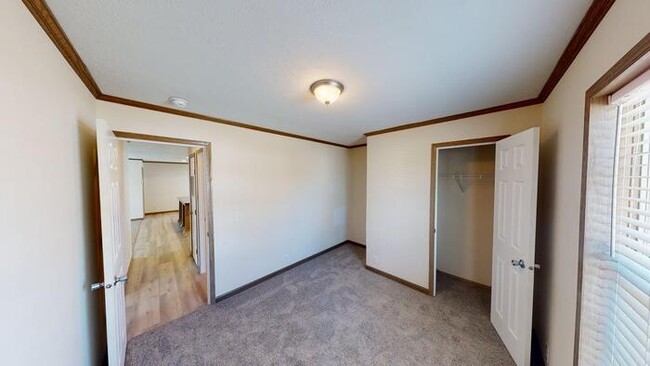 Building Photo - 140 American Ave