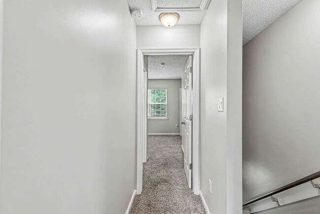 Building Photo - 103 Meadowbrook Ln