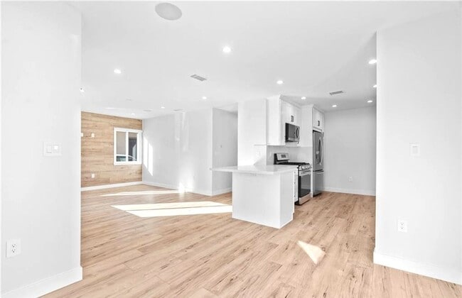 Building Photo - 4641 W 130th St