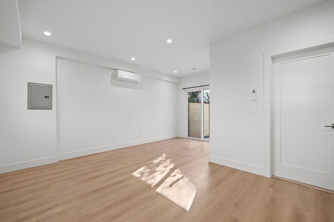 Building Photo - Charming Brand-New Detached ADU with Private Entrance & Yard!
