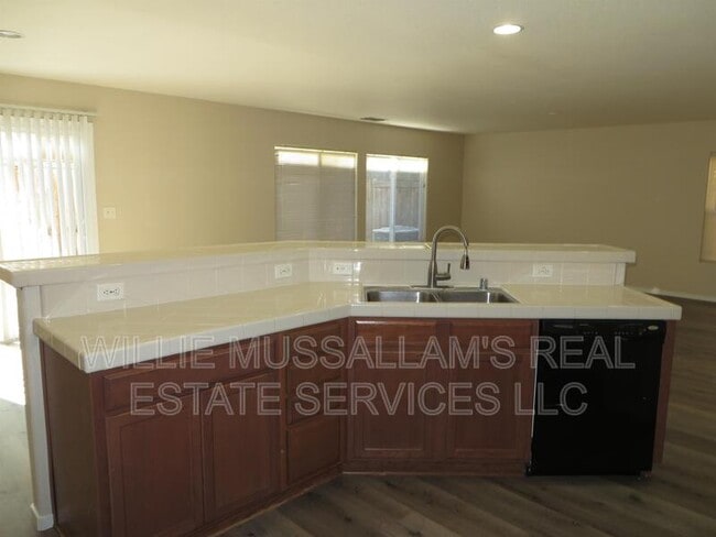 Building Photo - 16699 Colonial Trail