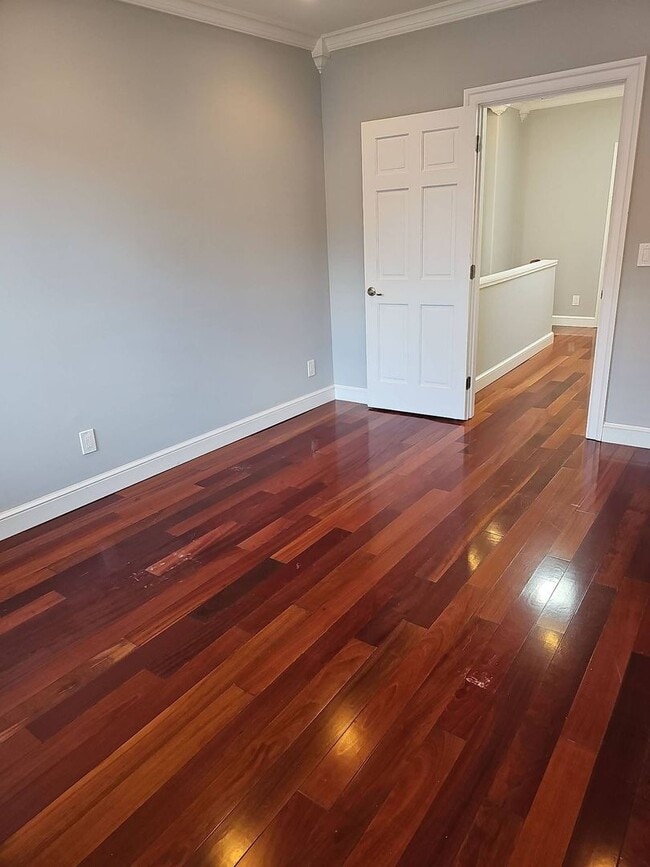 Building Photo - 3 Bedroom, 2.5 Bathroom Townhouse in Canton