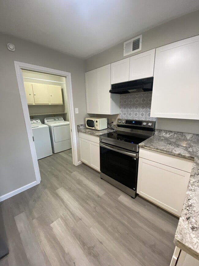 Building Photo - 992 Park Meadow Dr