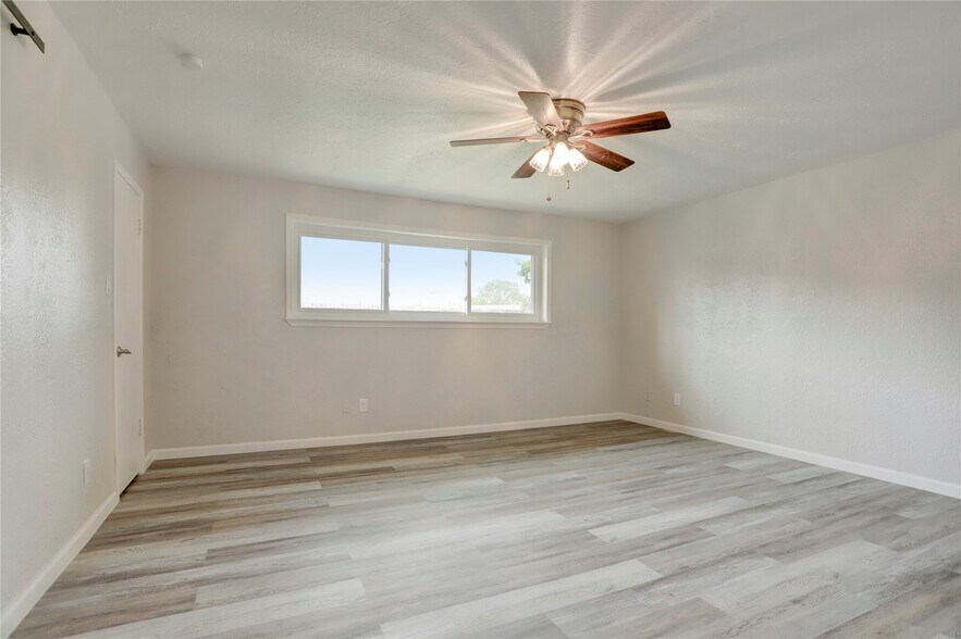 Building Photo - 327 Gentilly Dr