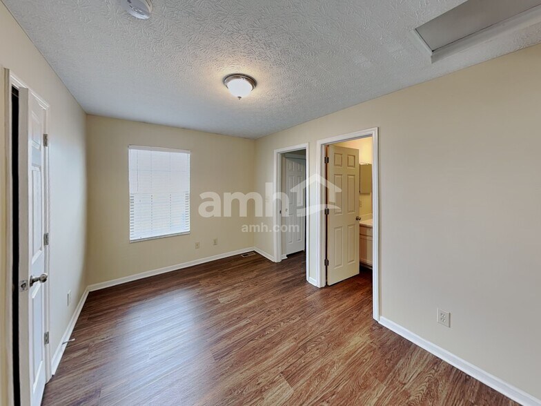 Building Photo - 742 Keltoncrest Dr