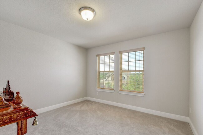 Building Photo - 5813 Viejo Dr
