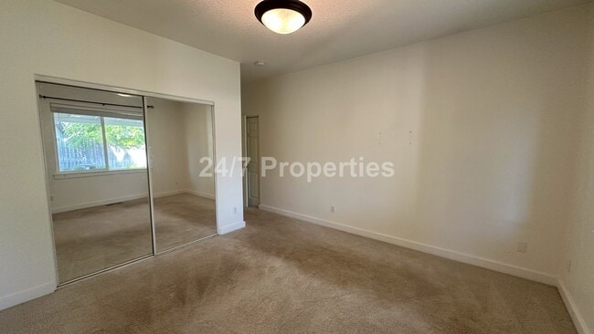 Building Photo - 3 BD | 2 BA Duplex with Fenced Backyard an...