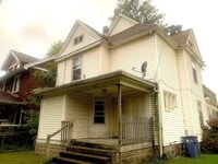 Building Photo - 2 Bedroom Upper Close to Downtown!