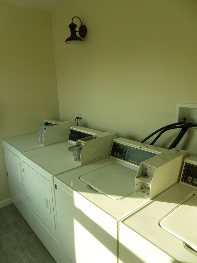 LAUNDRY - 3295 Rubidoux Blvd