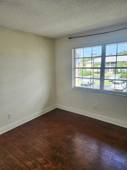 Building Photo - 963 Sonesta Ave NE