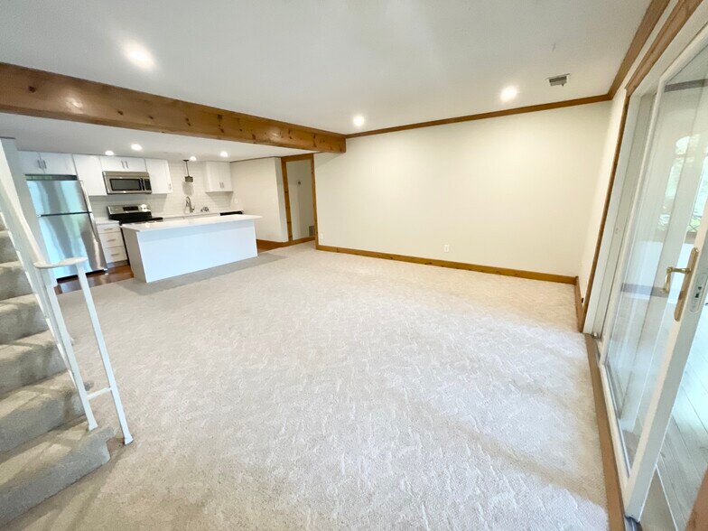 Building Photo - 3660 Pilot Knob Rd