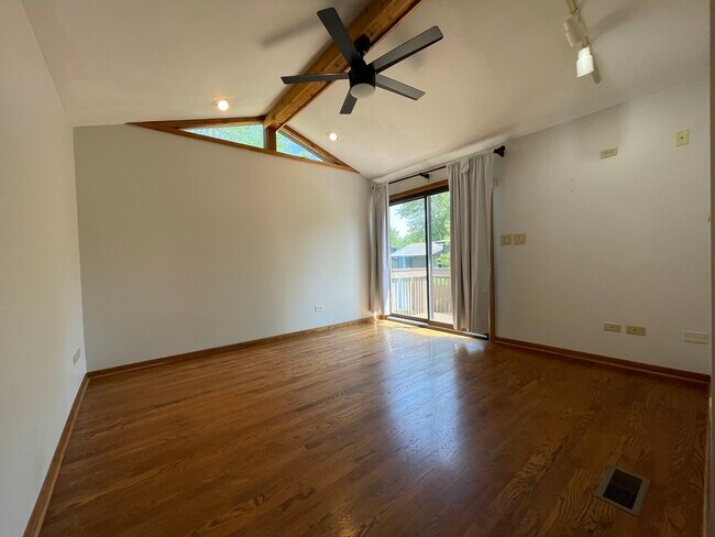 Building Photo - 5S509 Campbell Dr