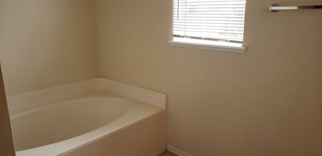 Building Photo - ~4/2.5~Curtis Ave~Groveland Lake Dot Landing~Big Corner Lots with lots a room!